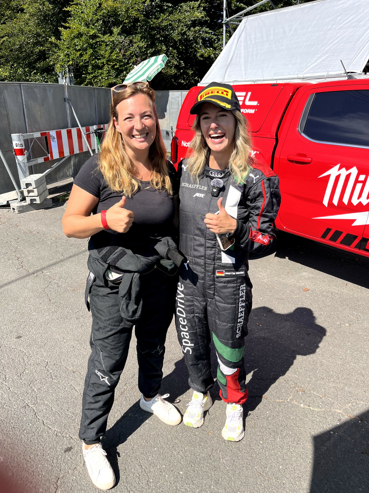 Bald ist wieder DTM am Norisring!
Wer von euch geht auch hin? 

Bild von 2025 mit @jessicarmaniac 😍

#dtmnorisring #dtm2026 #realrabanus #realestate #rabanus